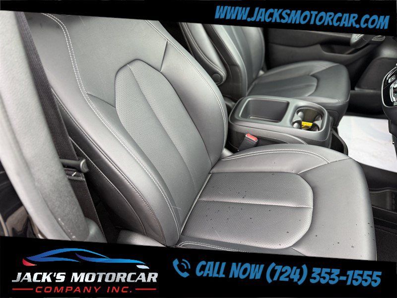 Used 2026 Chrysler Pacifica Select FWD image 25