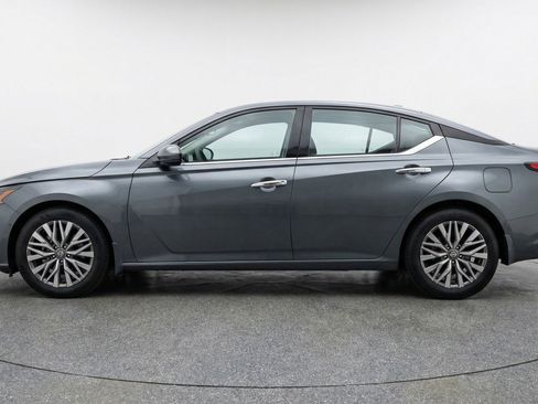 Used 2025 Nissan Altima 2.5 SV image 5