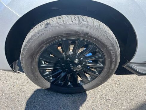 Used 2019 Lincoln Navigator Premiere AWD/4WD image 19