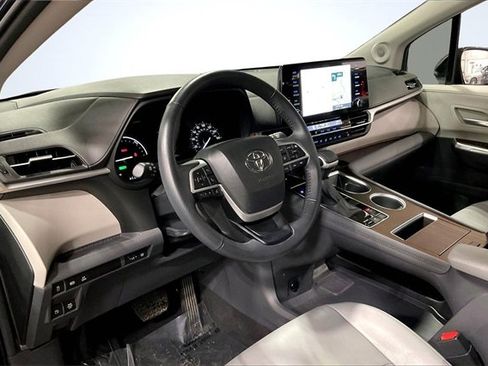 Used 2024 Toyota Sienna XLE w/ XLE Plus Package image 14