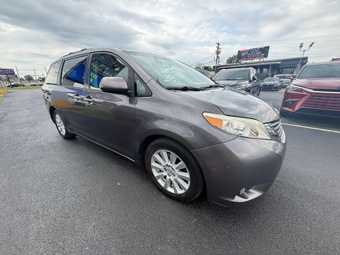 Used 2014 Toyota Sienna XLE w/ XLE Premium Package FWD image 1