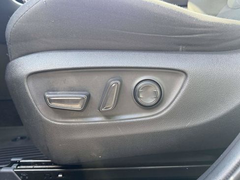 Used 2021 Toyota RAV4 XLE AWD/4WD image 17