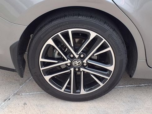 Used 2025 Toyota Camry XLE FWD image 9