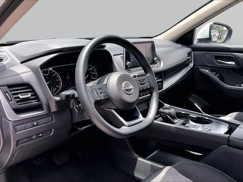 Certified 2024 Nissan Rogue SV FWD image 17