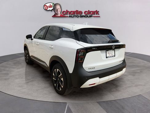 Used 2025 Nissan Kicks SV AWD/4WD image 3