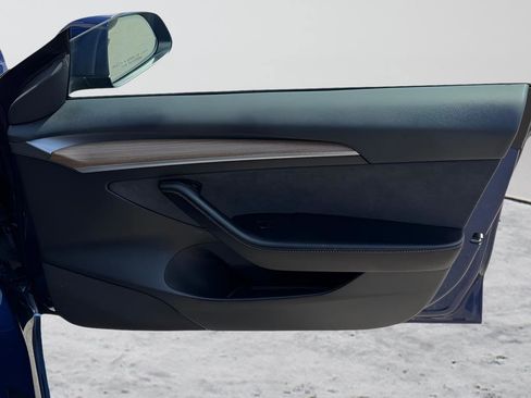 Used 2023 Tesla Model 3 Standard Range image 30