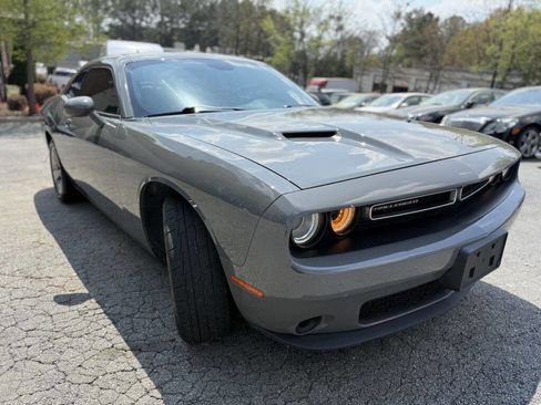 Used 2018 Dodge Challenger SXT image 3