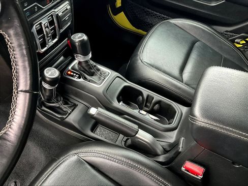 Used 2022 Jeep Wrangler Unlimited Sahara AWD/4WD image 20