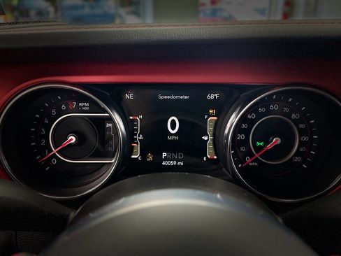 Used 2021 Jeep Gladiator Rubicon AWD/4WD image 15