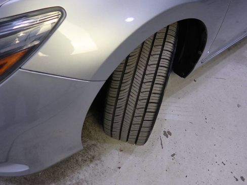 Used 2015 Toyota Camry XSE image 11