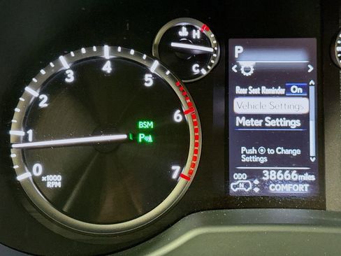 Certified 2022 Lexus GX 460 Luxury w/ Off Road Package image 12