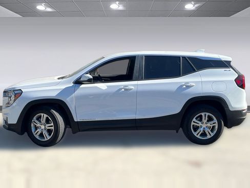 Used 2024 GMC Terrain SLE FWD image 2