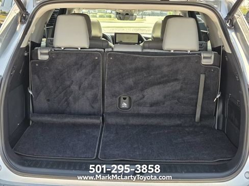 Used 2023 Toyota Highlander Limited FWD image 13