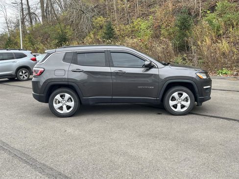 Used 2019 Jeep Compass Latitude w/ Cold Weather Group image 6