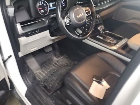 Used 2023 Kia Carnival LX FWD image 7