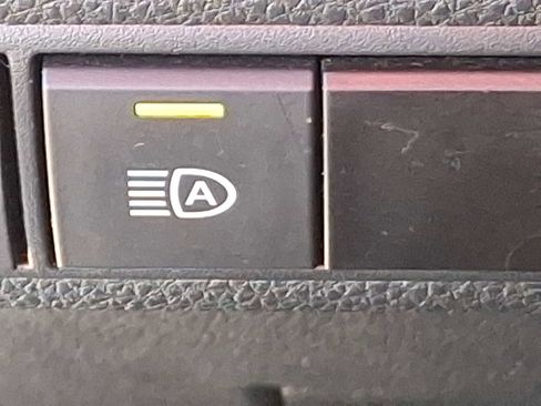 Used 2023 Toyota Corolla LE image 28