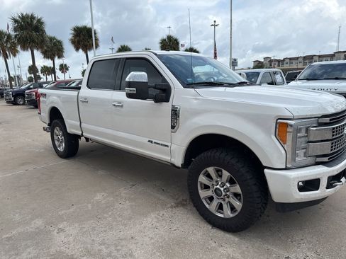 Used 2018 Ford F250 Platinum w/ Platinum Ultimate Package image 4