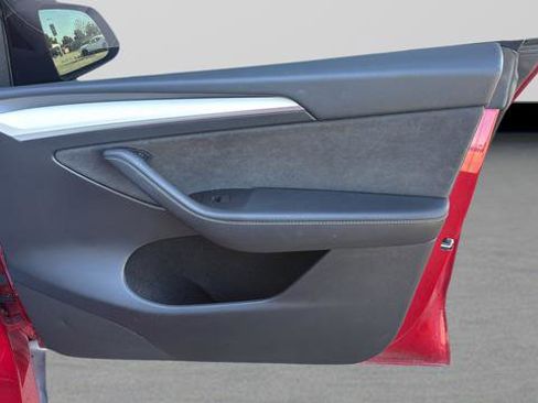 Used 2023 Tesla Model Y Performance image 22