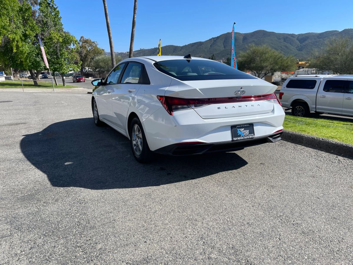 Used 2022 Hyundai Elantra SE FWD image 7