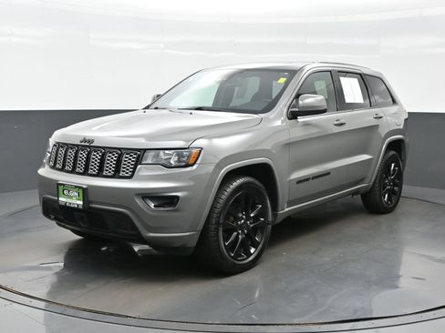 Used 2020 Jeep Grand Cherokee Altitude AWD/4WD image 2