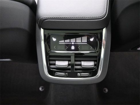 Used 2024 Volvo XC60 B5 Ultimate w/ Protection Package Premier image 34