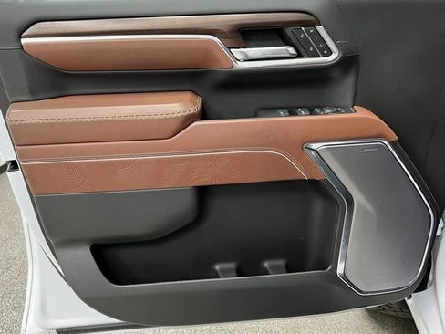 Used 2025 GMC Sierra 3500 Denali Ultimate image 17