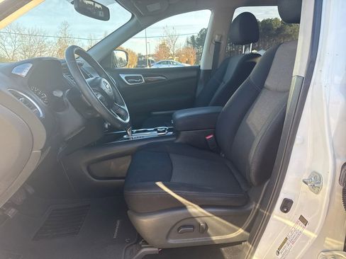 Used 2017 Nissan Pathfinder SV image 10