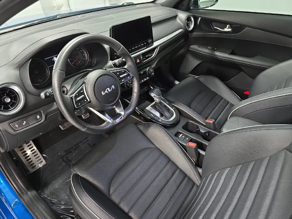 Used 2024 Kia Forte GT-Line w/ GT-Line Premium Package FWD image 4