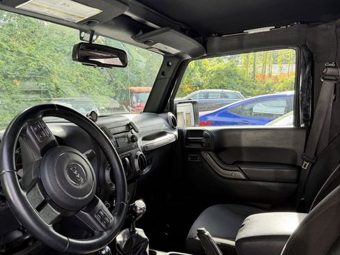 Used 2017 Jeep Wrangler Sport w/ Quick Order Package 23S AWD/4WD image 2