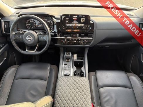 Used 2023 Nissan Pathfinder SL image 12