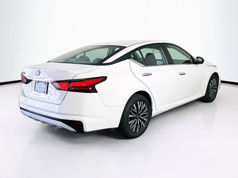 Used 2025 Nissan Altima 2.5 SV image 9