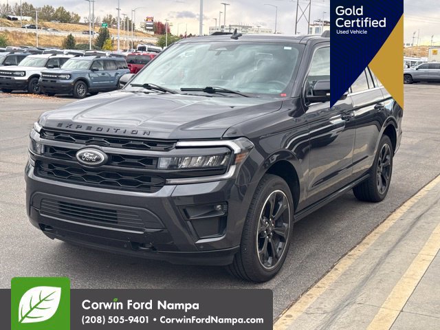 Used 2022 Ford Expedition Limited AWD/4WD image 3
