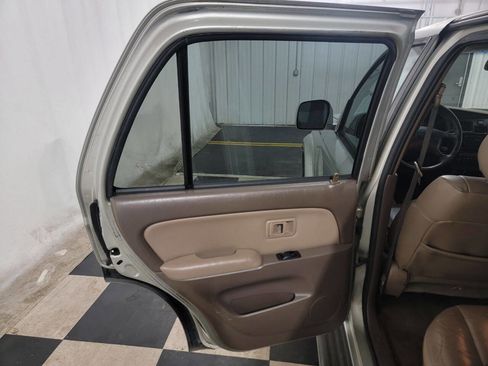 Used 2001 Toyota 4Runner SR5 AWD/4WD image 12