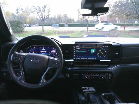 Used 2024 Chevrolet Silverado 1500 ZR2 w/ Technology Package image 30