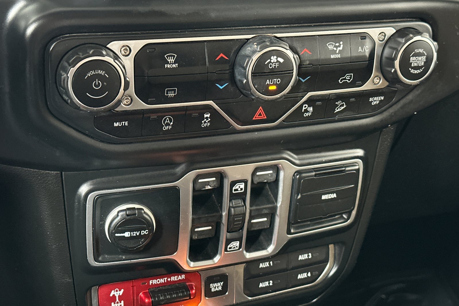 Used 2018 Jeep Wrangler Unlimited Rubicon AWD/4WD image 27