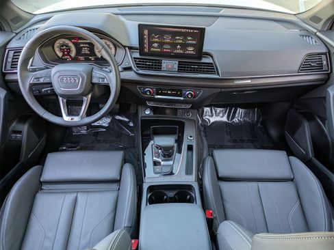 Used 2024 Audi Q5 e Premium Plus image 7