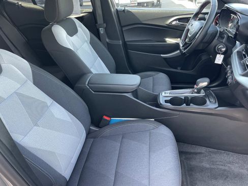 Used 2025 Chevrolet Trax RS w/ Driver Confidence Package FWD image 26