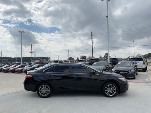 Used 2017 Toyota Camry LE image 7