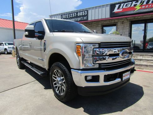 Used 2017 Ford F350 Lariat w/ Lariat Value Package AWD/4WD image 6