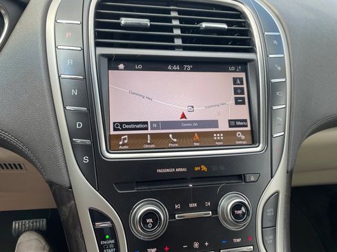 Used 2019 Lincoln Nautilus Reserve FWD image 17