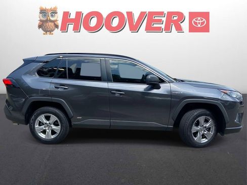Used 2022 Toyota RAV4 LE AWD/4WD image 2