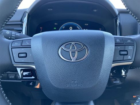 New 2026 Toyota Camry SE image 15