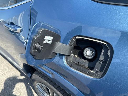 New 2026 GMC Terrain Denali w/ LPO, Black Badging Package image 10