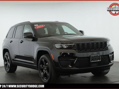 Used 2023 Jeep Grand Cherokee Altitude AWD/4WD image 1