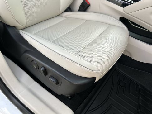 Used 2021 Buick Envision Essence w/ Technology Package I AWD/4WD image 13
