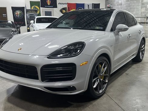 Used 2021 Porsche Cayenne Turbo S image 12
