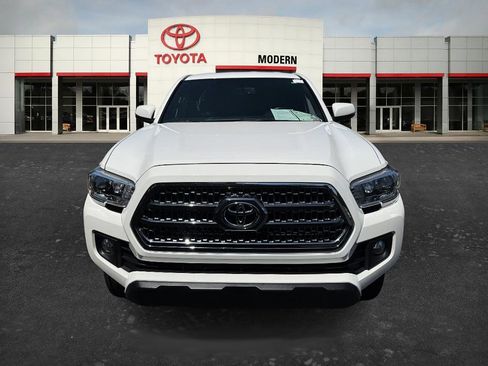 Used 2016 Toyota Tacoma TRD Off-Road w/ Premium & Technology Package AWD/4WD image 2