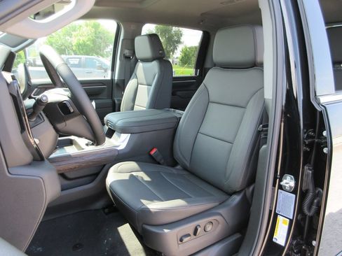 New 2026 GMC Sierra 2500 SLT w/ SLT Premium Package AWD/4WD image 11