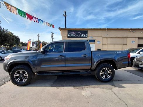 Used 2018 Toyota Tacoma TRD Sport AWD/4WD image 10