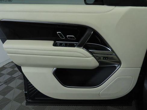 Certified 2023 Land Rover Range Rover SE image 26